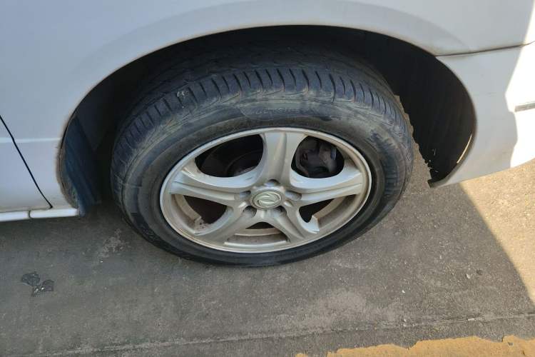 Used Dongfeng Shuaike 2013 Revised Version 1.5L Manual Comfort Trim 7 Seats China IV Standard Right Front Wheel Hub