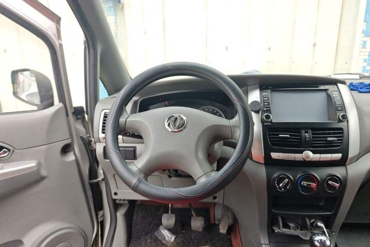 Used Dongfeng Shuaike 2013 Facelift 1.5L Manual Comfort 7-Seater China V Standard Steering Wheel