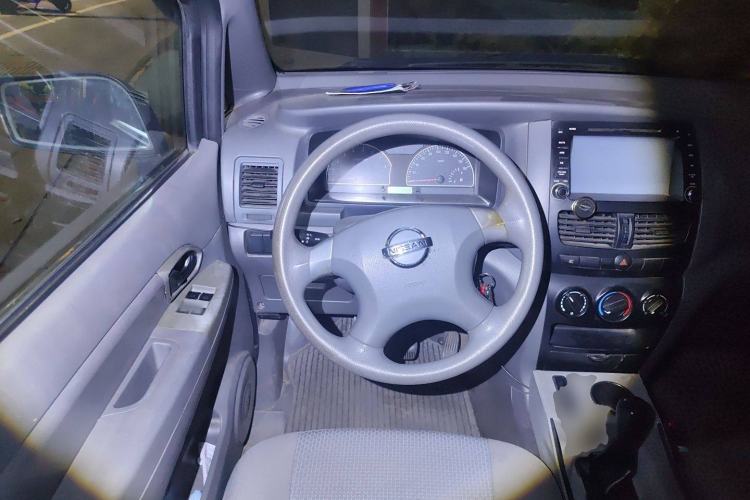 Used Dongfeng Shuaike 2013 Facelift 1.5L Manual Luxury 7-Seater China IV Standard Steering Wheel
