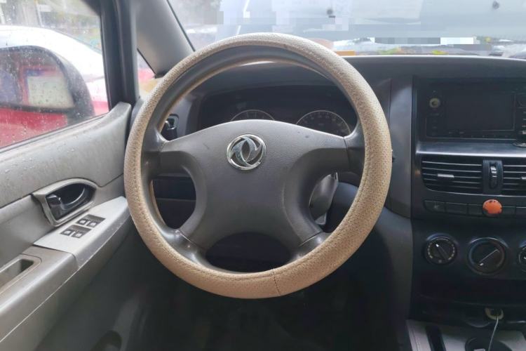 Used Dongfeng Shuaike 2013 Revised Version 1.5L Manual Comfort Trim 7 Seats China IV Standard Steering Wheel