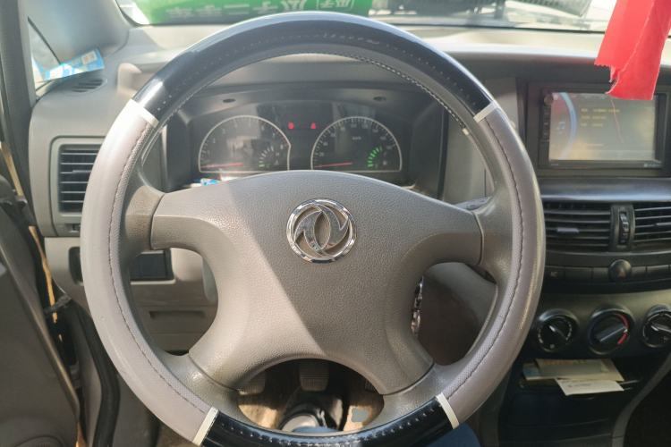 Used Dongfeng Shuaike 2013 Revised Version 1.5L Manual Standard Edition 7 Seats China V Emission Standard Steering Wheel