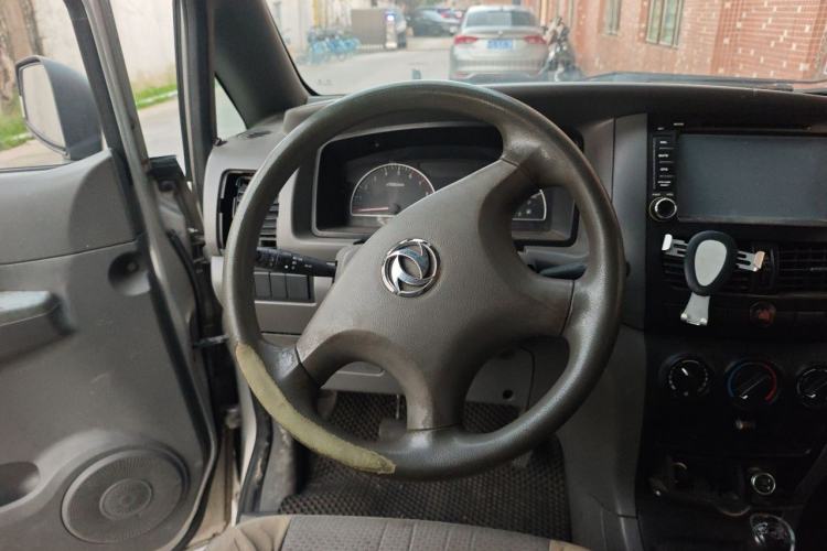 Used Dongfeng Shuaike 2013 Revised Version 1.5L Manual Standard Trim 5 Seats China IV Standard Steering Wheel