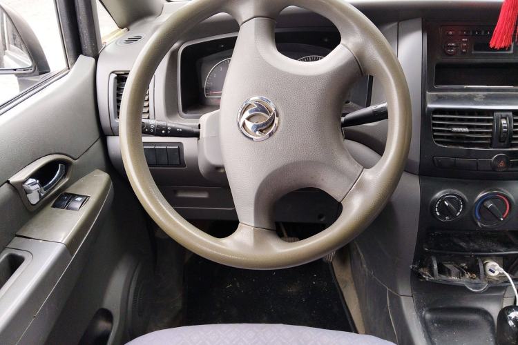 Used Dongfeng Shuaike 2013 1.5L Manual Standard Model 7-Seater China V Standard Steering Wheel