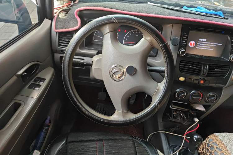 Used Dongfeng Shuaike 2013 Revised Version 1.5L Manual Comfort Trim 7 Seats China IV Standard Steering Wheel