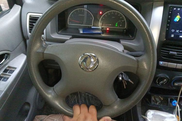 Used Dongfeng Shuaike 2013 Revised Version 1.5L Manual Comfort Trim 7 Seats China IV Standard Steering Wheel
