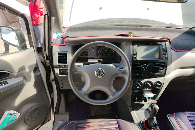 Used Dongfeng Shuaike 2013 Revised Version 1.5L Manual Comfort Trim 7 Seats China IV Standard Steering Wheel
