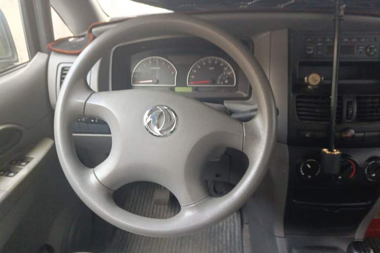 Used Dongfeng Shuaike 2013 Revised Version 1.5L Manual Comfort Trim 7 Seats China IV Standard Steering Wheel