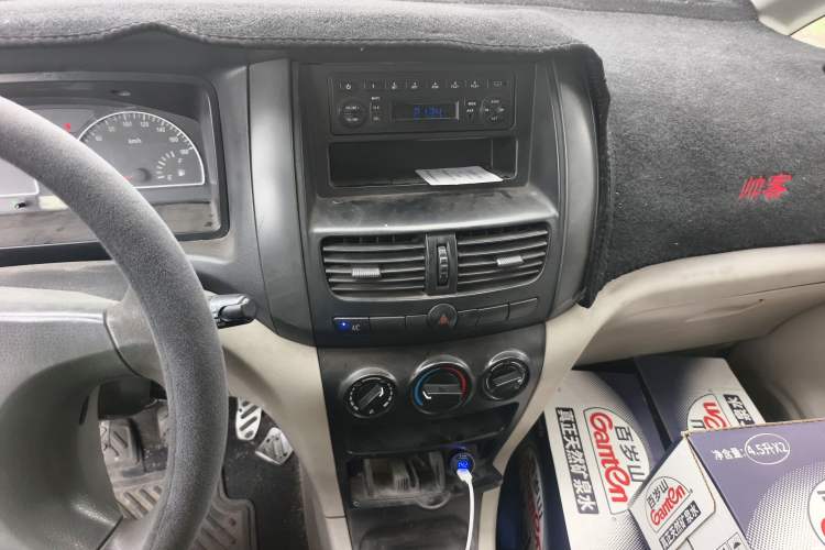 Used Dongfeng Shuaike 2013 Revised Version 1.5L Manual Standard Trim 5 Seats China V Emission Standard Audio And AC Panel