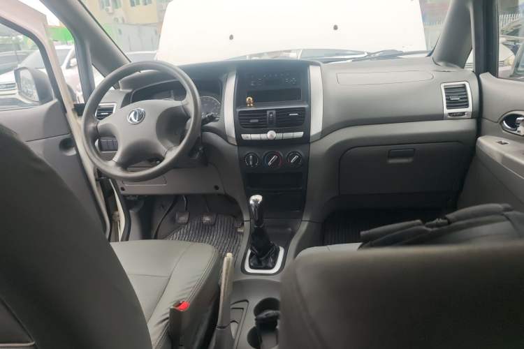 Used Dongfeng Shuaike 2013 Facelift 1.5L Manual Comfort 7-Seater China V Standard Center Console