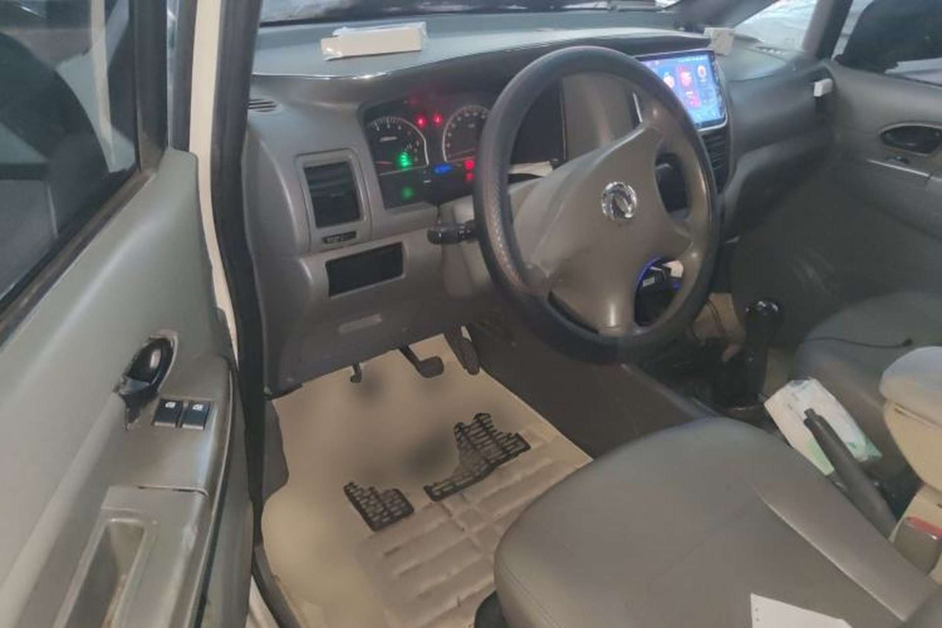 Used Dongfeng Shuaike 2013 Revised Version 1.5L Manual Standard Edition 7 Seats China IV Standard Driver Seat