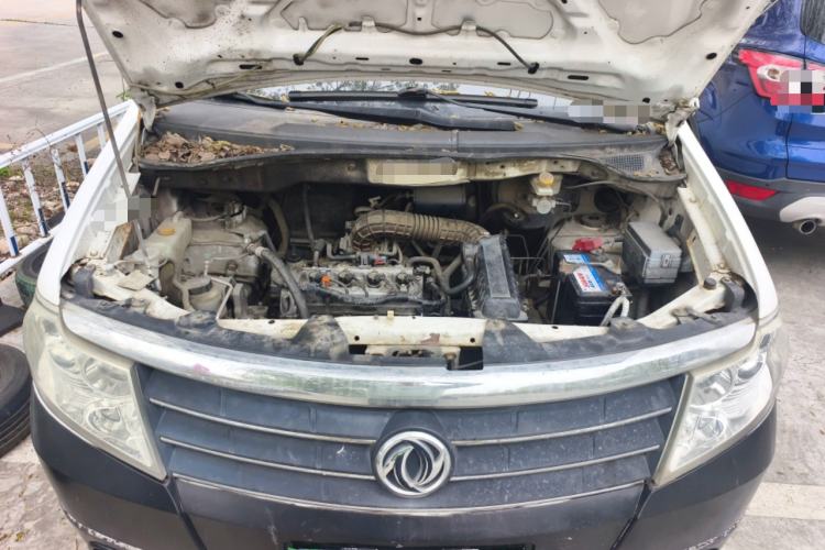 Used Dongfeng Shuaike 2013 Revised Version 1.5L Manual Standard Trim 5 Seats China V Emission Standard Engine Bay