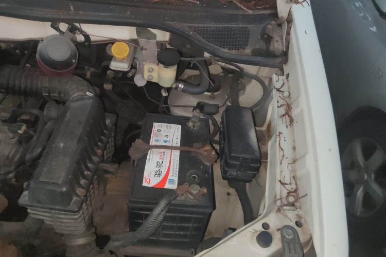Used Dongfeng Shuaike 2013 Revised Version 1.5L Manual Standard Edition 7 Seats China IV Standard Engine Bay Left