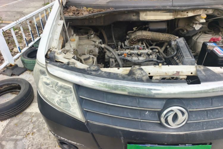 Used Dongfeng Shuaike 2013 Revised Version 1.5L Manual Standard Trim 5 Seats China V Emission Standard Engine Bay Right