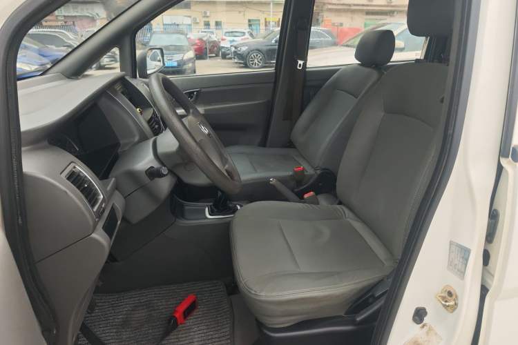 Used Dongfeng Shuaike 2013 Facelift 1.5L Manual Comfort 7-Seater China V Standard Left Front Seat
