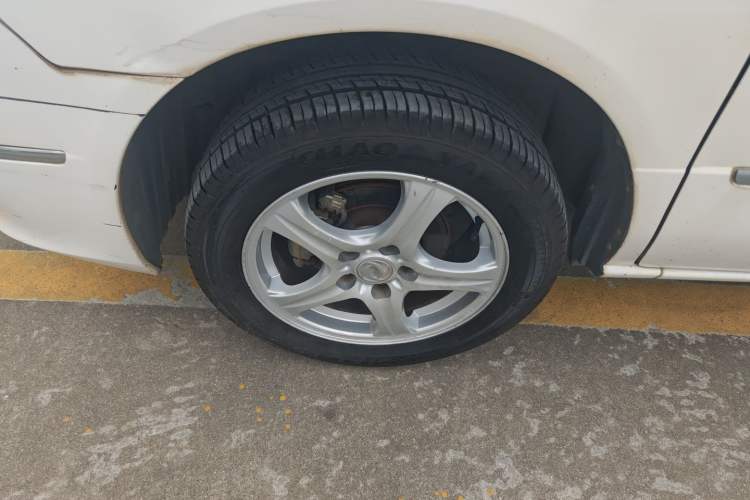 Used Dongfeng Shuaike 2013 Facelift 1.5L Manual Comfort 7-Seater China V Standard Left Front Wheel Hub