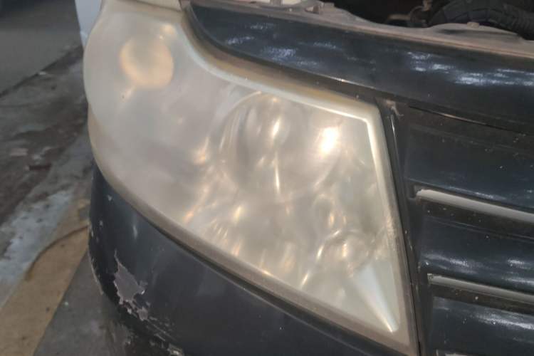 Used Dongfeng Shuaike 2013 Revised Version 1.5L Manual Standard Edition 7 Seats China IV Standard Right Front Headlight