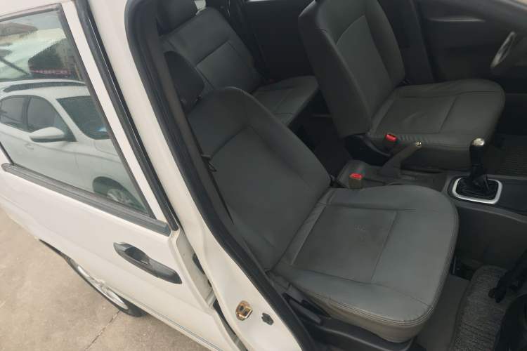 Used Dongfeng Shuaike 2013 Facelift 1.5L Manual Comfort 7-Seater China V Standard Right Front Seat