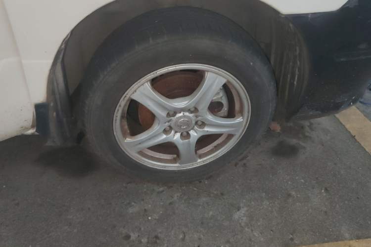 Used Dongfeng Shuaike 2013 Revised Version 1.5L Manual Standard Edition 7 Seats China IV Standard Right Front Wheel Hub