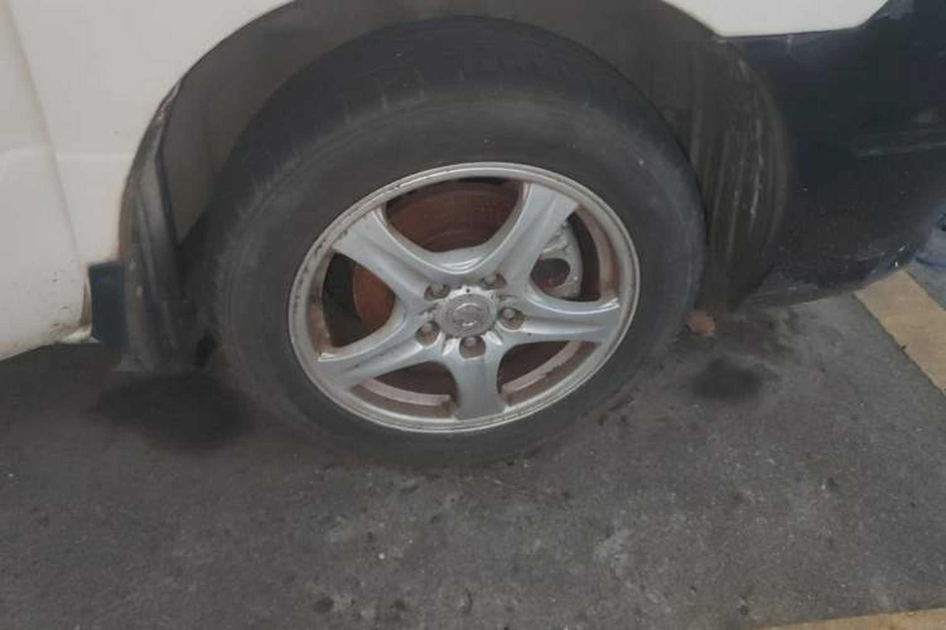 Used Dongfeng Shuaike 2013 Revised Version 1.5L Manual Standard Edition 7 Seats China IV Standard Right Front Wheel Hub