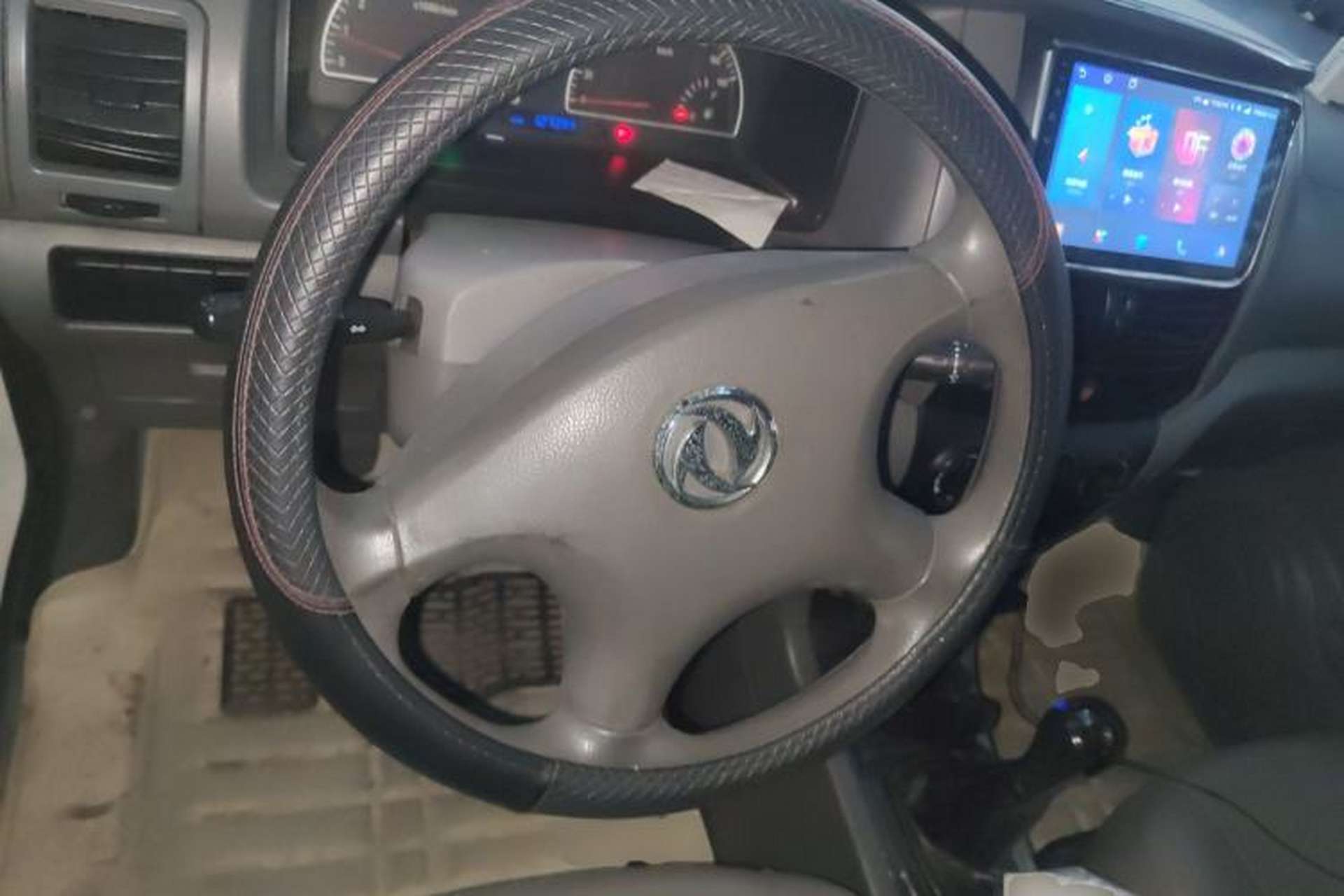 Used Dongfeng Shuaike 2013 Revised Version 1.5L Manual Standard Edition 7 Seats China IV Standard Steering Wheel