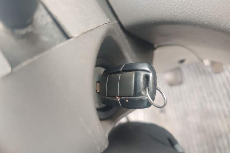 Used Dongfeng Shuaike 2013 Facelift 1.5L Manual Comfort 7-Seater China V Standard Vehicle Key