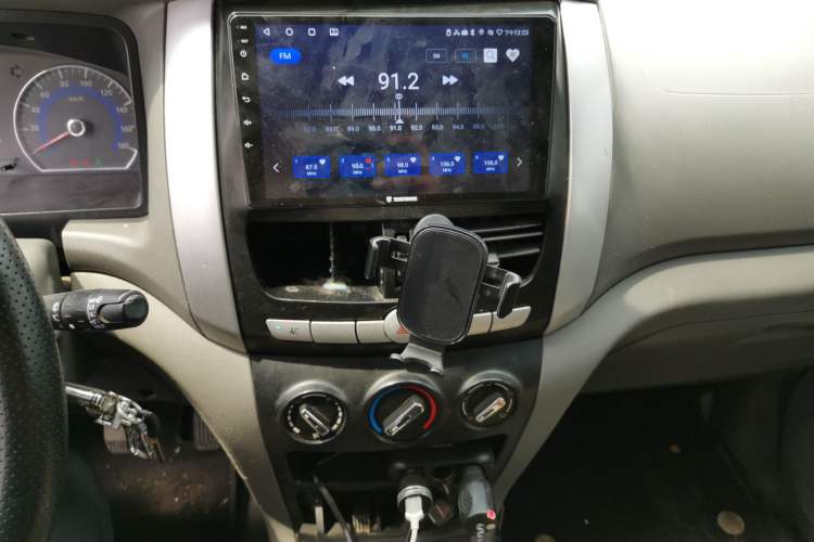 Used Dongfeng Shuaike 2014 1.6L Manual Comfort 7-Seater China IV Standard Audio And AC Panel