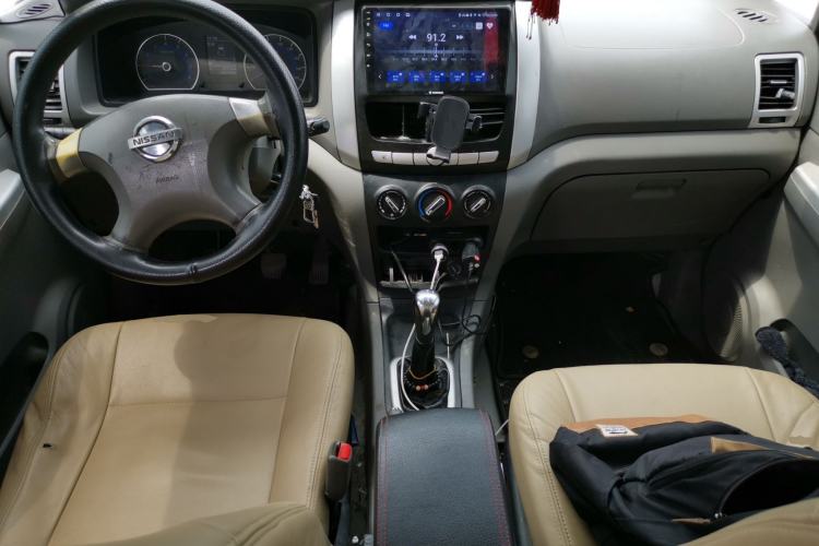 Used Dongfeng Shuaike 2014 1.6L Manual Comfort 7-Seater China IV Standard Center Console