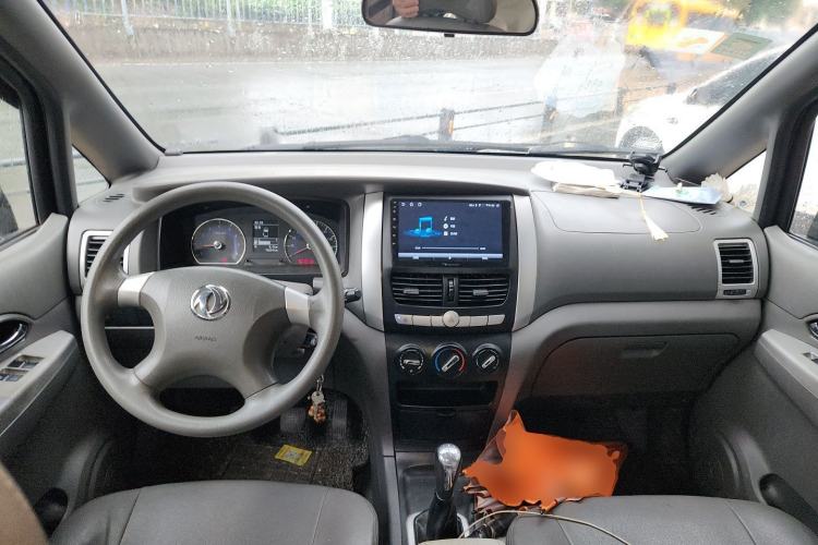 Used Dongfeng Shuaike 2014 1.6L Manual Comfort 7-Seater China IV Standard Center Console