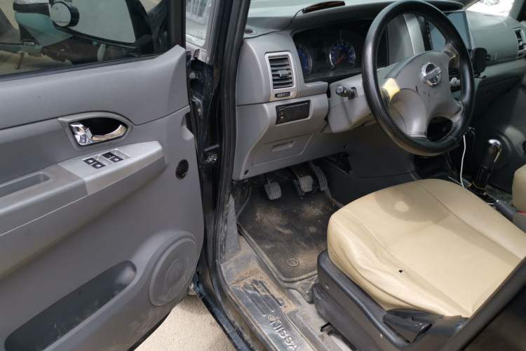 Used Dongfeng Shuaike 2014 1.6L Manual Comfort 7-Seater China IV Standard Driver Seat