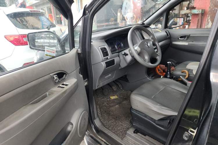 Used Dongfeng Shuaike 2014 1.6L Manual Comfort 7-Seater China IV Standard Driver Seat