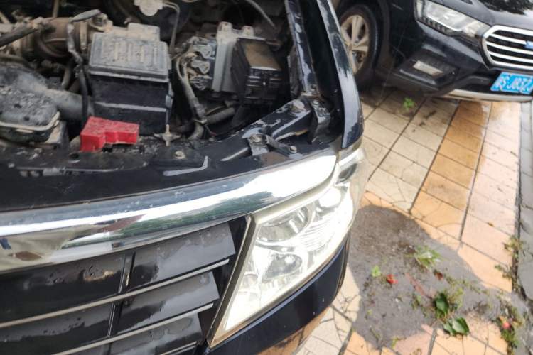 Used Dongfeng Shuaike 2014 1.6L Manual Comfort 7-Seater China IV Standard Engine Bay Left