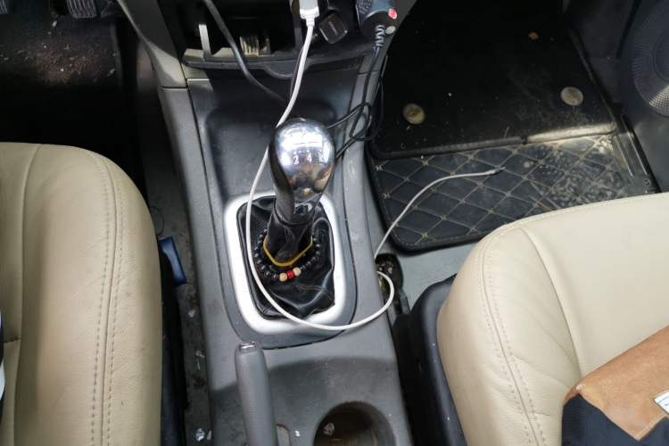 Used Dongfeng Shuaike 2014 1.6L Manual Comfort 7-Seater China IV Standard Gear Lever