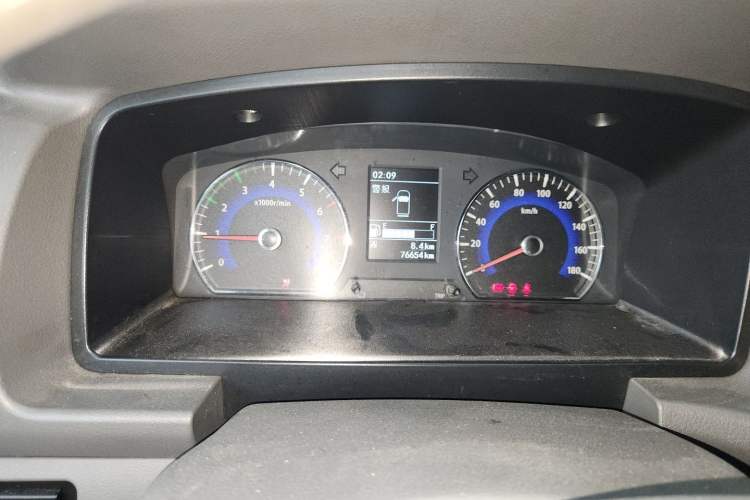 Used Dongfeng Shuaike 2014 1.6L Manual Comfort 7-Seater China IV Standard Odometer Close Up