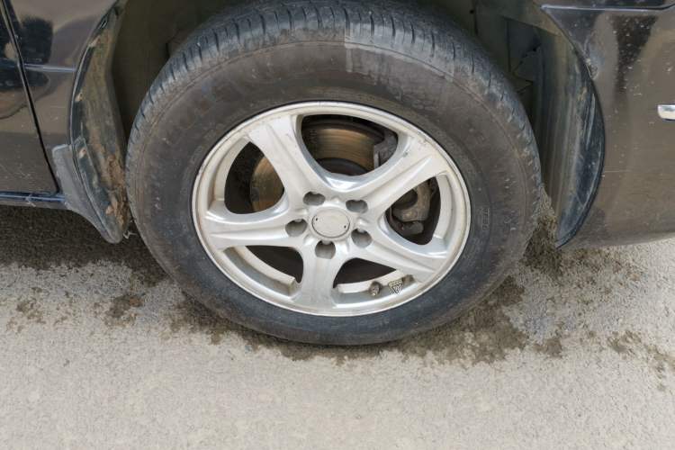 Used Dongfeng Shuaike 2014 1.6L Manual Comfort 7-Seater China IV Standard Right Front Wheel Hub