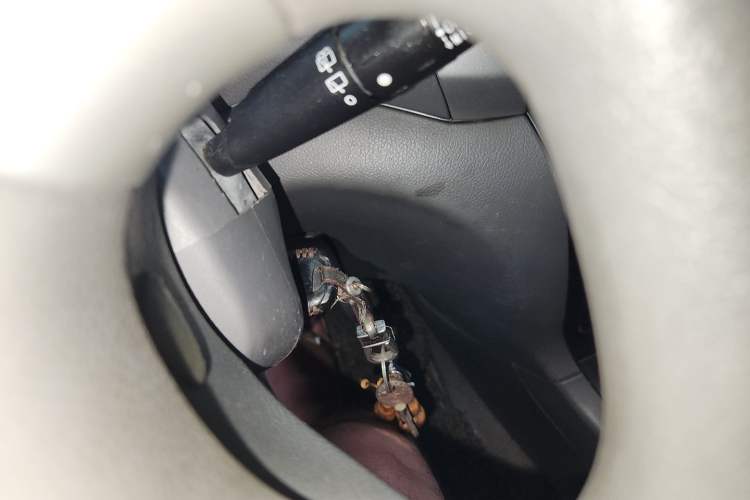 Used Dongfeng Shuaike 2014 1.6L Manual Comfort 7-Seater China IV Standard Vehicle Key