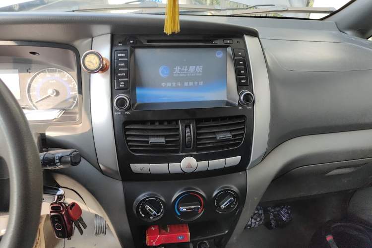 Used Dongfeng Shuaike 2014 1.6L Manual Comfort 7-Seater China IV Standard Audio And AC Panel