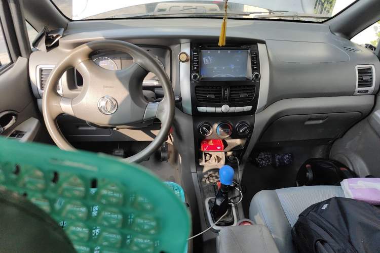 Used Dongfeng Shuaike 2014 1.6L Manual Comfort 7-Seater China IV Standard Center Console