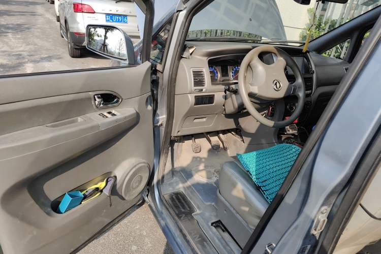 Used Dongfeng Shuaike 2014 1.6L Manual Comfort 7-Seater China IV Standard Driver Seat