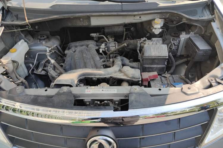 Used Dongfeng Shuaike 2014 1.6L Manual Comfort 7-Seater China IV Standard Engine Bay