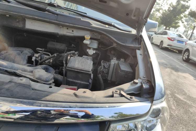 Used Dongfeng Shuaike 2014 1.6L Manual Comfort 7-Seater China IV Standard Engine Bay Left