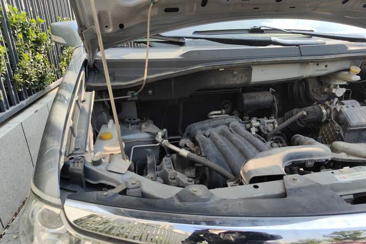 Used Dongfeng Shuaike 2014 1.6L Manual Comfort 7-Seater China IV Standard Engine Bay Right