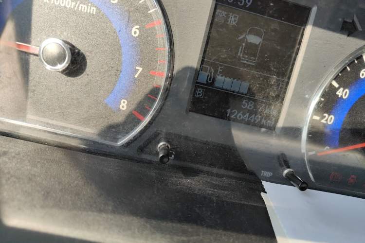Used Dongfeng Shuaike 2014 1.6L Manual Comfort 7-Seater China IV Standard Odometer Close Up
