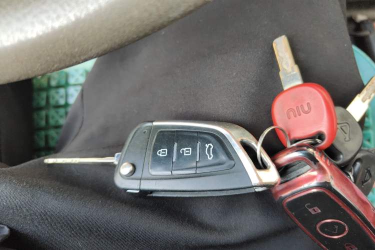 Used Dongfeng Shuaike 2014 1.6L Manual Comfort 7-Seater China IV Standard Vehicle Key