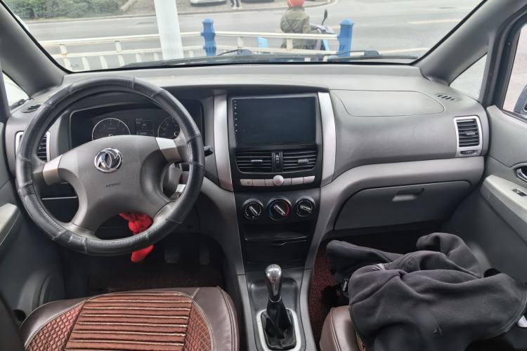 Used Dongfeng Shuaike 2014 1.6L Manual Comfort 7-Seater China IV Standard Center Console