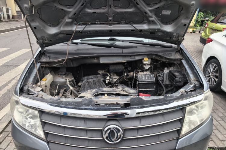 Used Dongfeng Shuaike 2014 1.6L Manual Comfort 7-Seater China IV Standard Engine Bay