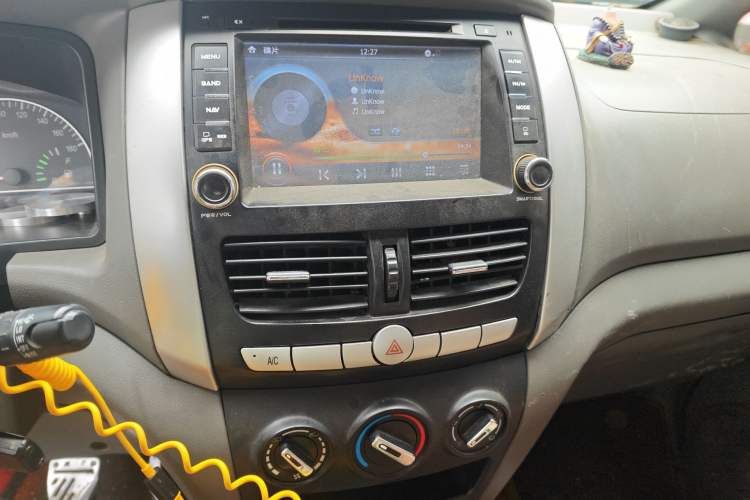 Used Dongfeng Shuaike 2014 1.5L Manual Standard Model 7-Seater China IV Audio And AC Panel