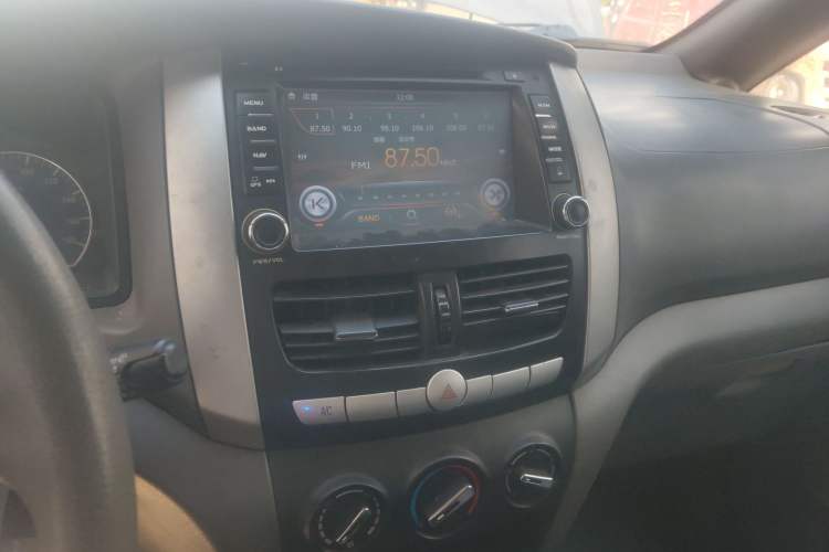 Used Dongfeng Shuaike 2014 1.6L Manual Comfort 7-Seater China IV Standard Audio And AC Panel