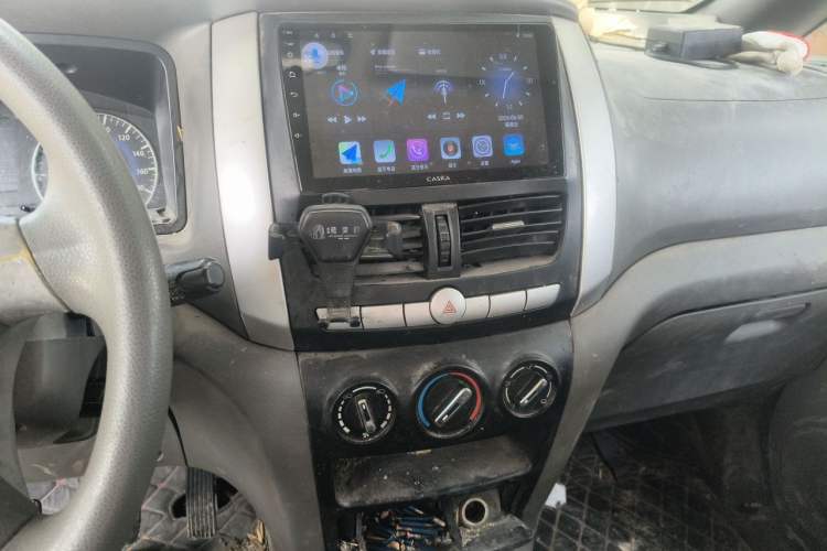 Used Dongfeng Shuaike 2014 1.6L Manual Comfort 7-Seater China IV Standard Audio And AC Panel