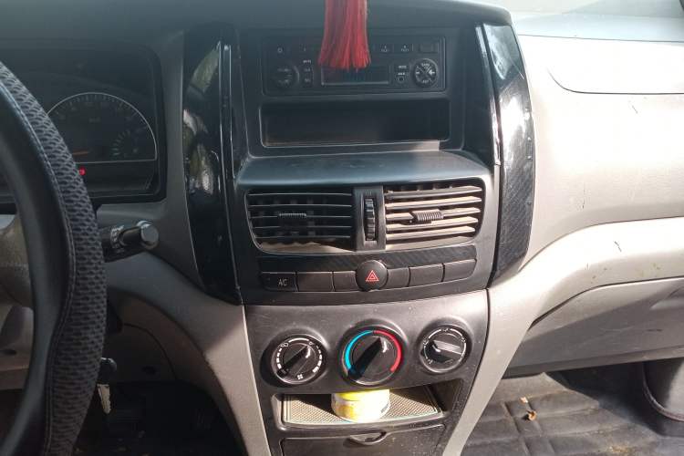 Used Dongfeng Shuaike 2014 1.5L Manual Standard 5-Seater China V Emission Standard Audio And AC Panel