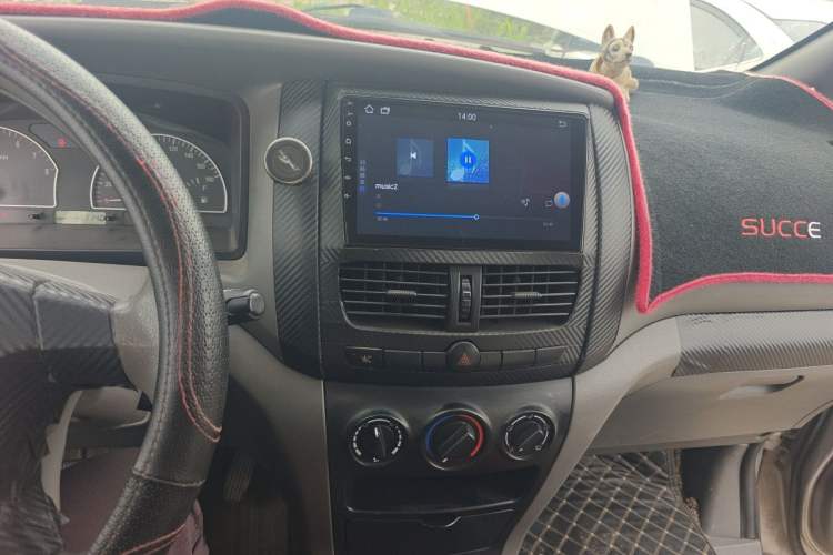 Used Dongfeng Shuaike 2014 1.5L Manual Standard Model 7-Seater China IV Audio And AC Panel